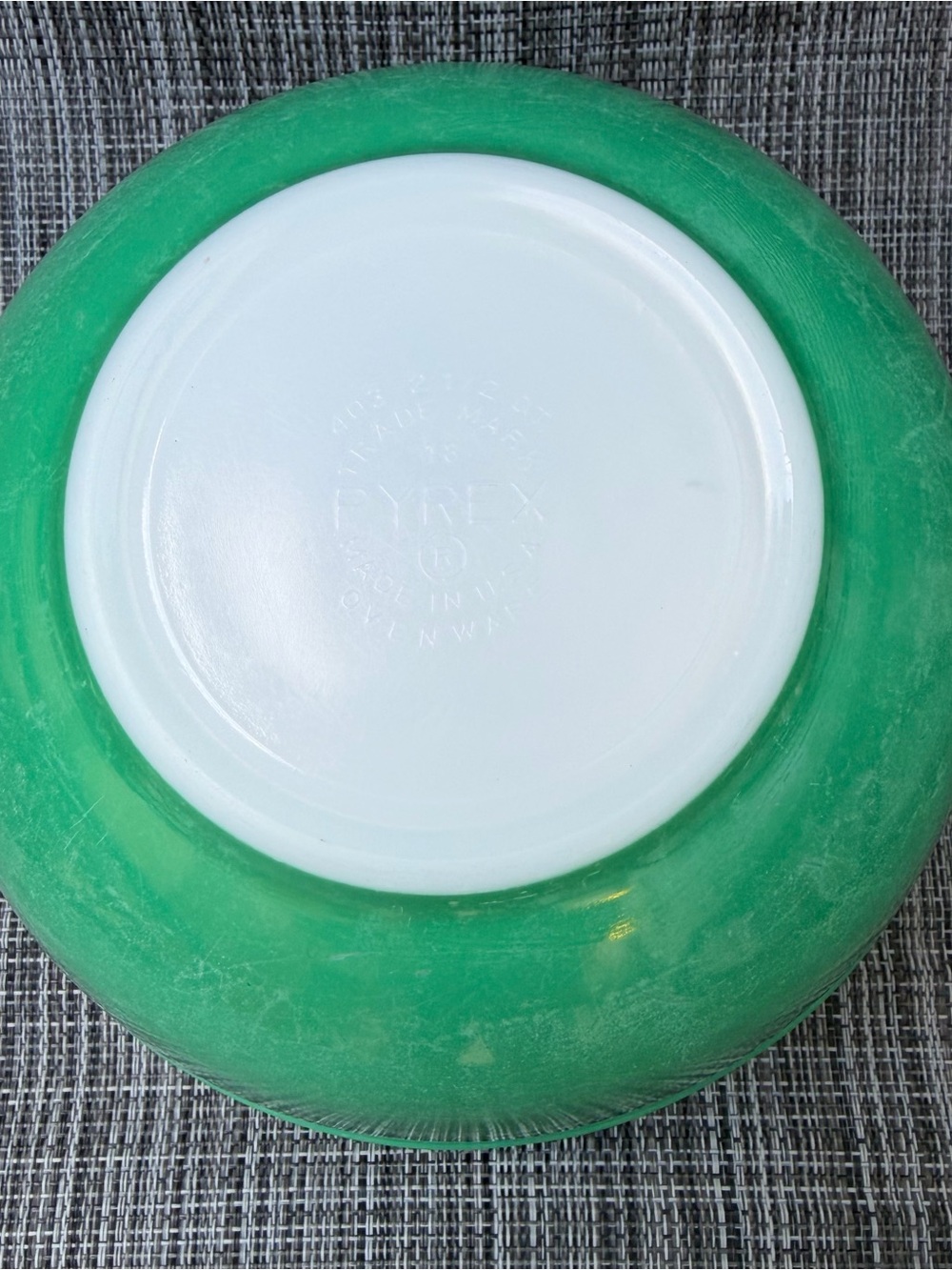 Vintage Pyrex #403 Mixing Bowl - Picture 8 of 8
